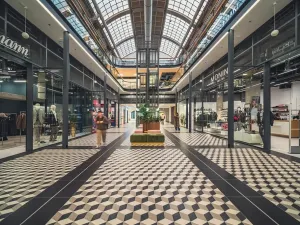 Pronájem obchodního prostoru, Pardubice, náměstí Republiky, 15 m2