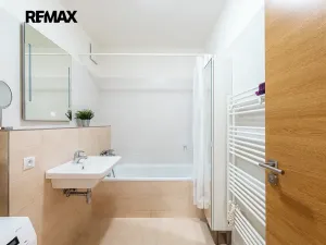 Pronájem bytu 2+kk, Praha - Vysočany, Sousedíkova, 55 m2