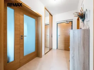 Pronájem bytu 2+kk, Praha - Vysočany, Sousedíkova, 55 m2