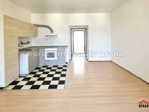 Pronájem bytu 2+kk, Praha, Cetyňská, 55 m2