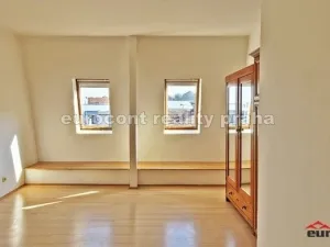 Pronájem bytu 2+kk, Praha, Cetyňská, 55 m2