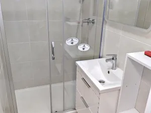 Pronájem bytu 2+kk, Praha - Kobylisy, Famfulíkova, 45 m2
