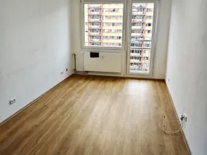 Pronájem bytu 2+kk, Praha - Kobylisy, Famfulíkova, 45 m2