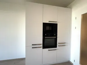 Pronájem bytu 1+kk, Praha - Vysočany, Poděbradská, 30 m2