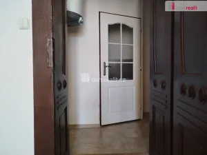 Pronájem bytu 1+1, Karlovy Vary - Stará Role, Javorová, 37 m2