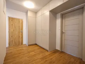 Prodej bytu 3+kk, Karlovy Vary - Drahovice, Východní, 61 m2