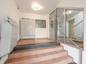 Pronájem bytu 1+kk, Praha - Prosek, Na vyhlídce, 37 m2