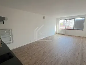 Pronájem bytu 1+kk, Praha - Vršovice, Pod soutratím, 37 m2