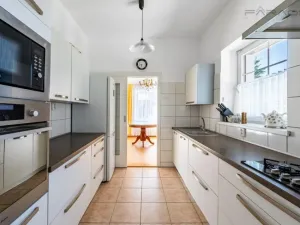 Pronájem vily, Praha - Suchdol, Havraní, 350 m2