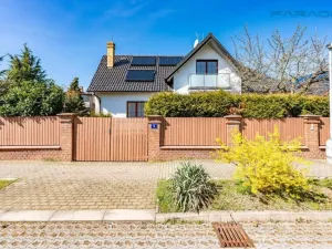 Pronájem vily, Praha - Suchdol, Havraní, 350 m2
