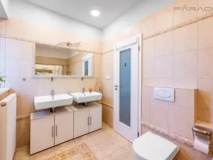 Pronájem vily, Praha - Suchdol, Havraní, 350 m2