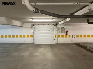 Pronájem garážového stání, Praha - Jinonice, U kříže, 13 m2