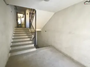 Pronájem garážového stání, Brno, Loosova, 12 m2