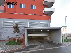 Pronájem garážového stání, Praha - Hlubočepy, Miloše Havla, 16 m2