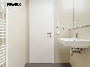 Pronájem rodinného domu, Praha - Dejvice, V Šáreckém údolí, 201 m2