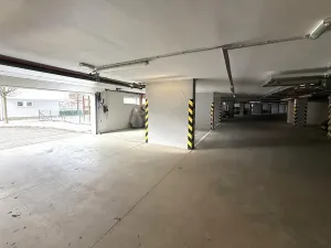 Pronájem garážového stání, Brno, Říčanská, 13 m2