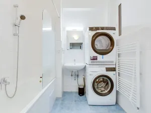 Pronájem bytu 1+kk, Praha, Sokolovská, 27 m2