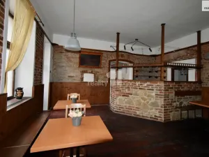Pronájem restaurace, Náchod, Masarykovo náměstí, 232 m2