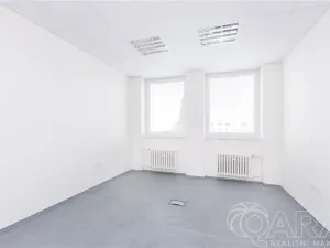 Pronájem kanceláře, Písek, U Vodárny, 614 m2