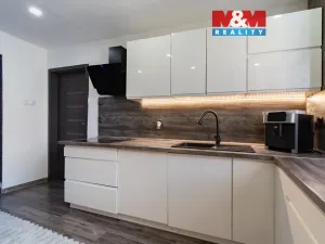 Prodej bytu 2+1, Ostrov, Šafaříkova, 55 m2