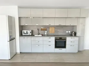Pronájem bytu 2+kk, Praha - Holešovice, Sanderova, 63 m2