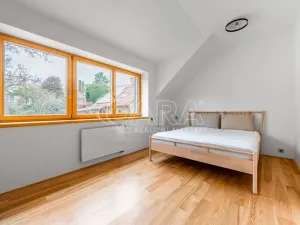 Pronájem vily, Roztoky, Nad vinicemi, 393 m2