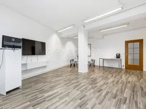 Pronájem kanceláře, Praha - Kobylisy, Nad Šutkou, 58 m2