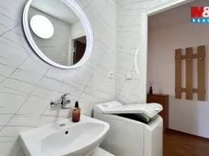 Pronájem bytu 2+kk, Praha - Bohnice, Poznaňská, 42 m2