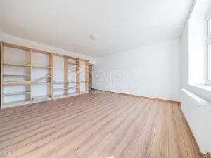 Pronájem bytu 3+1, Praha - Velká Chuchle, V úvoze, 80 m2