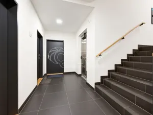 Pronájem bytu 2+kk, Praha - Podolí, Sinkulova, 47 m2