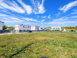 Prodej pozemku pro bydlení, Praha - Kyje, Pivoňská, 694 m2