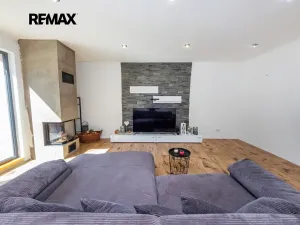 Prodej rodinného domu, Černuc, 330 m2