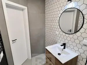 Pronájem bytu 2+kk, Praha - Karlín, Křižíkova, 50 m2