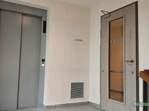 Pronájem bytu 1+kk, Praha - Vysočany, Poděbradská, 35 m2