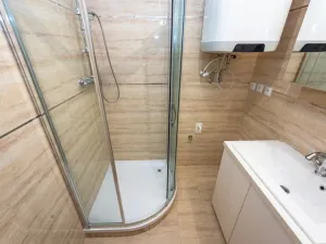 Pronájem kanceláře, Praha - Karlín, Křižíkova, 53 m2