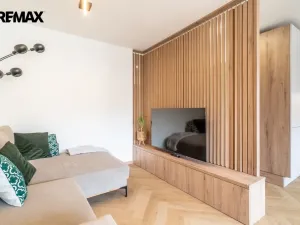 Pronájem bytu 3+1, Praha - Karlín, Molákova, 63 m2