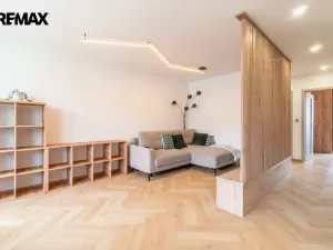 Pronájem bytu 3+1, Praha - Karlín, Molákova, 63 m2