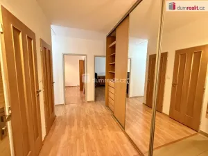 Pronájem bytu 2+1, Praha - Lhotka, Mirotická, 61 m2
