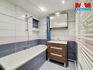 Prodej bytu 3+1, Cheb, Valdštejnova, 86 m2