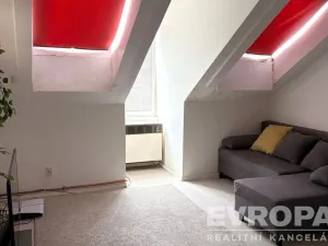 Pronájem bytu 2+kk, Praha - Nové Město, Lublaňská, 49 m2