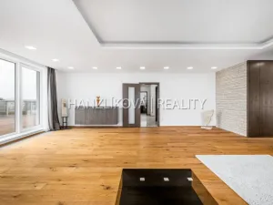 Prodej bytu 6+kk a větší, České Budějovice - České Budějovice 2, Volejbalistů, 303 m2