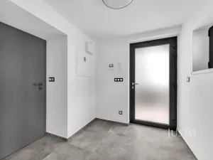 Pronájem atypického bytu, Praha - Šeberov, Na proutcích, 33 m2