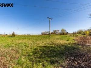 Prodej komerčního pozemku, Dolní Břežany, 2452 m2