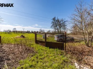 Prodej komerčního pozemku, Dolní Břežany, 2452 m2