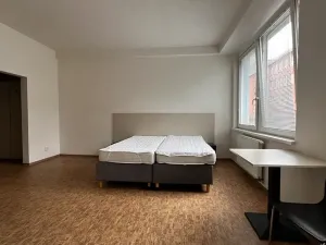 Pronájem bytu 1+kk, Praha - Smíchov, Křížová, 35 m2