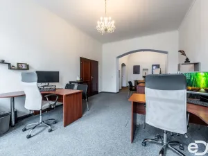 Pronájem kanceláře, Kolín, Karlovo náměstí, 193 m2