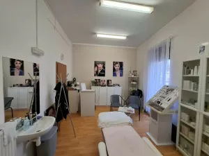 Pronájem obchodního prostoru, Pardubice - Zelené Předměstí, třída Míru, 20 m2