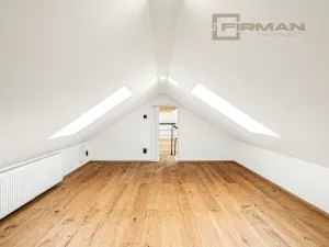 Prodej atypického bytu, Praha - Zbraslav, Elišky Přemyslovny, 110 m2