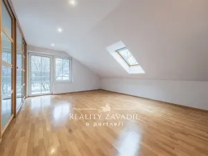 Pronájem rodinného domu, Popovičky, Na Skalce, 271 m2