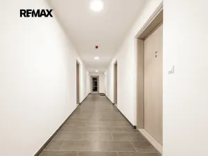 Pronájem bytu 1+kk, Praha - Hloubětín, Poděbradská, 33 m2